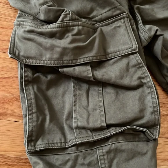 Old Navy ‘94 reisssue classic cargos — never worn! - Picture 5 of 6